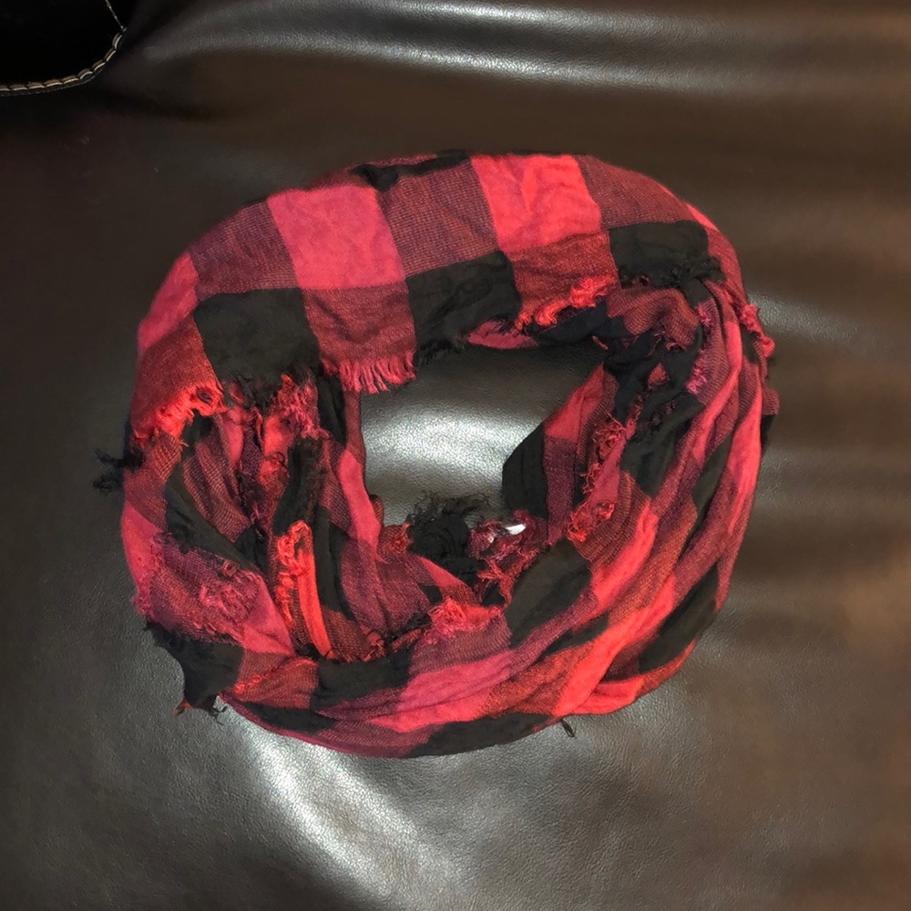 Buffalo Plaid Scarf 🧣